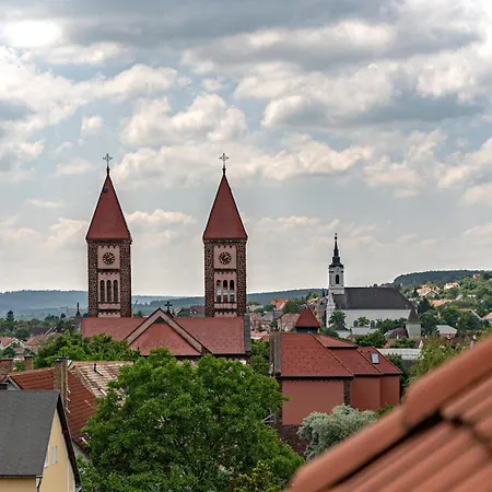 Apartment Aracsi 1610 Balatonfured